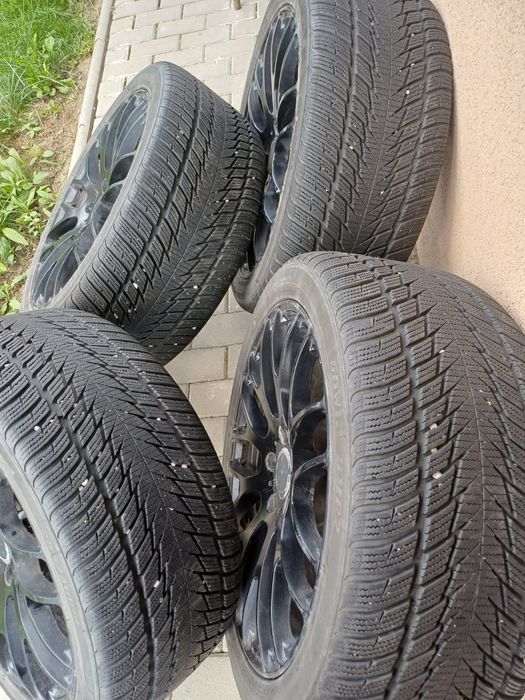 Vând 4 jante cu cauciucuri
