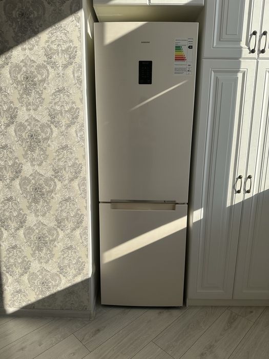 Продается холодильник Samsung No Frost