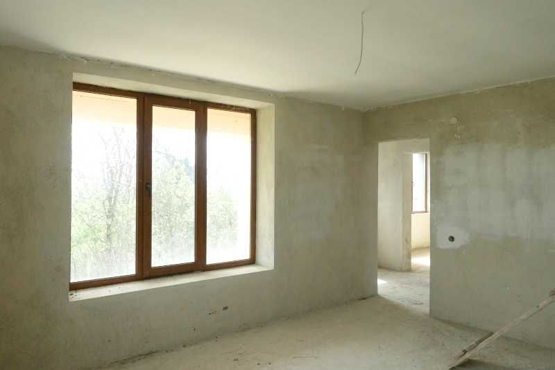Продава се Къща в Карнобат - 381 кв.м за 124 €/кв.м - Снимка #2
