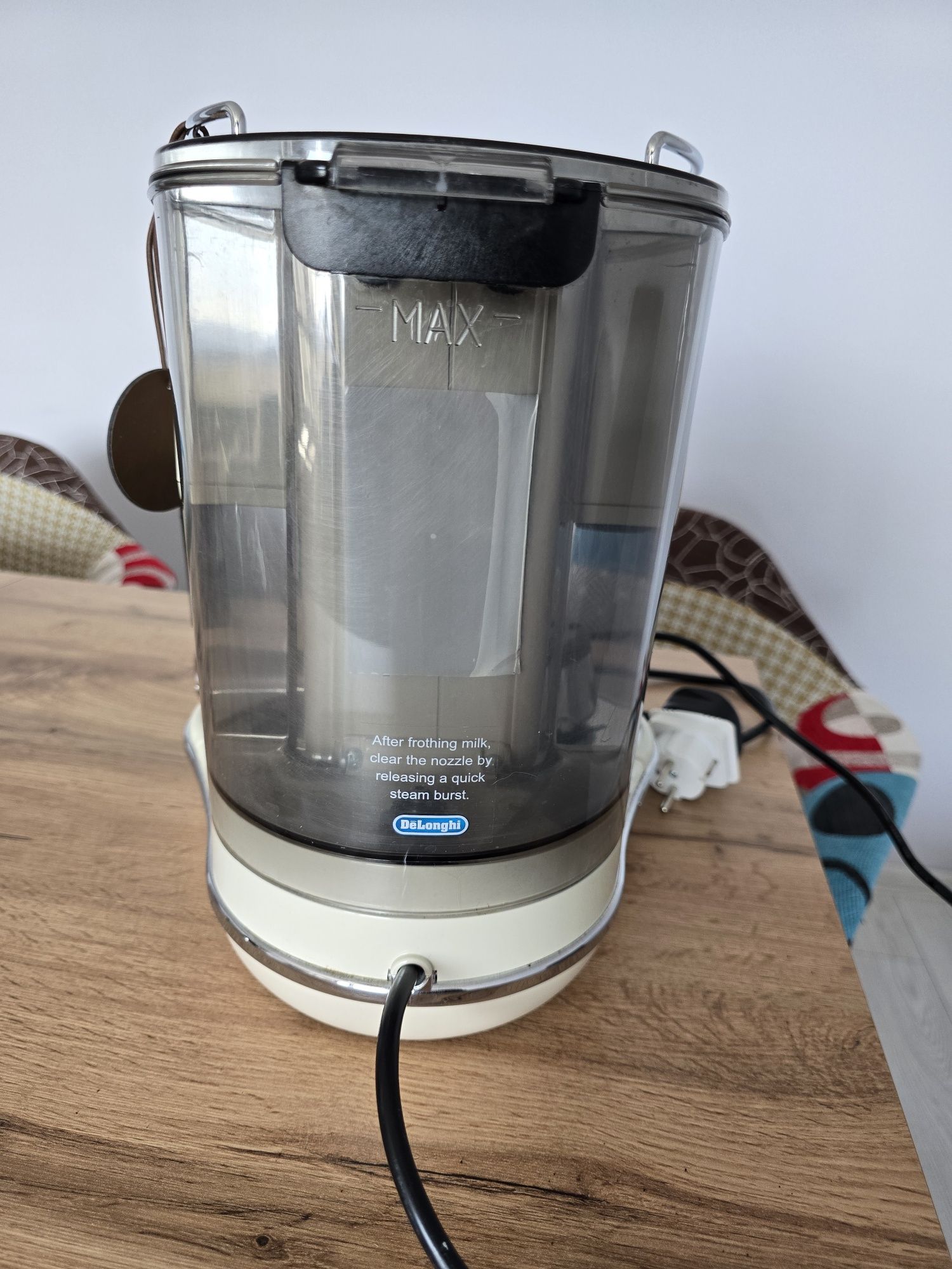 Експресо кафемашина DELONGHI ECO311