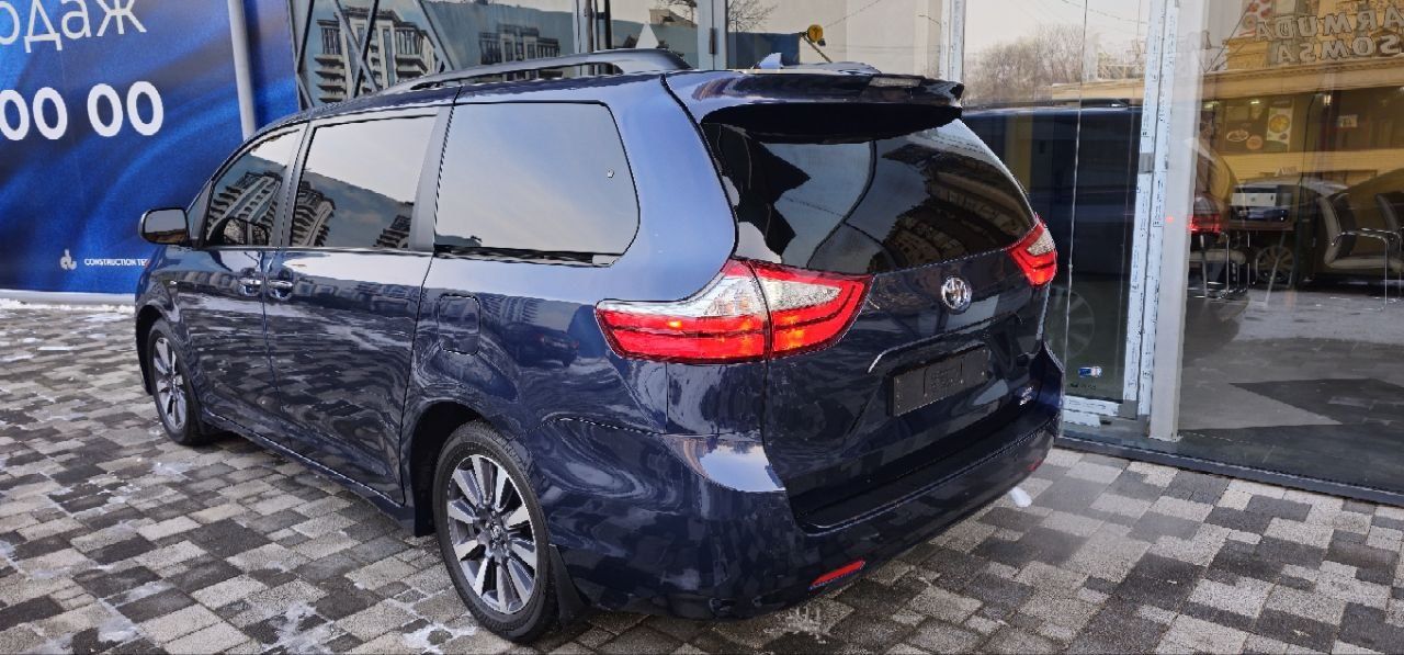 Toyota Sienna 2018 yil probek 22500 FUL