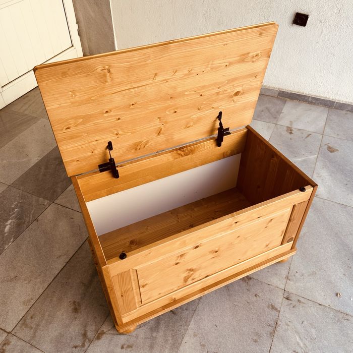 Дървен ретро сандък/ракла от масив