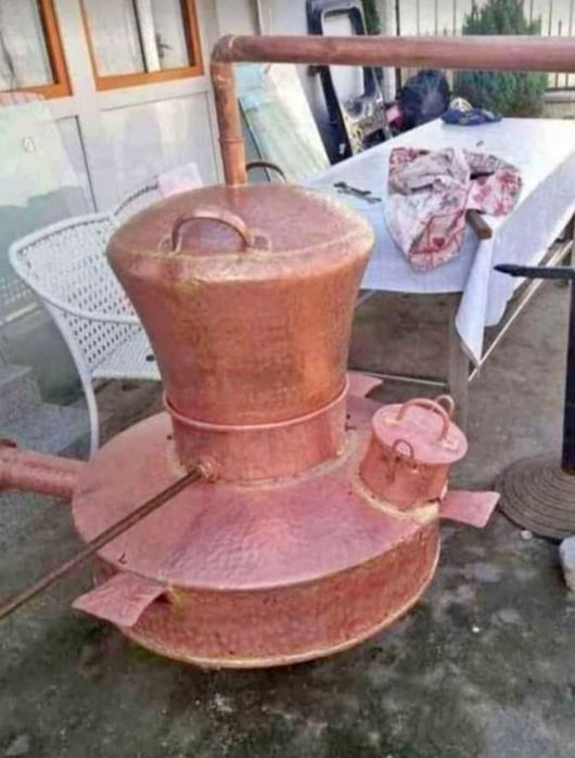 Vand cazane de facut tuica din cupru alimentar avem pe stoc de 80 de l