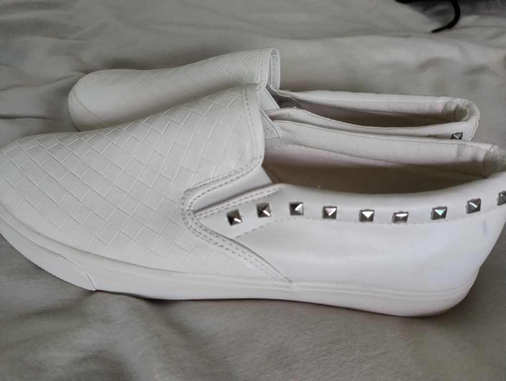 Спортни обувки , бели, номер 40