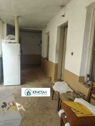 Масивна къща с пристройка в Кочево