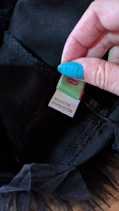 Rochie supradimensionată cu volane si șnururi albe