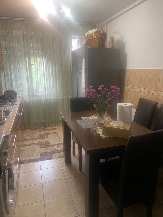 P.F. Vând apartament cu 2 camere separate