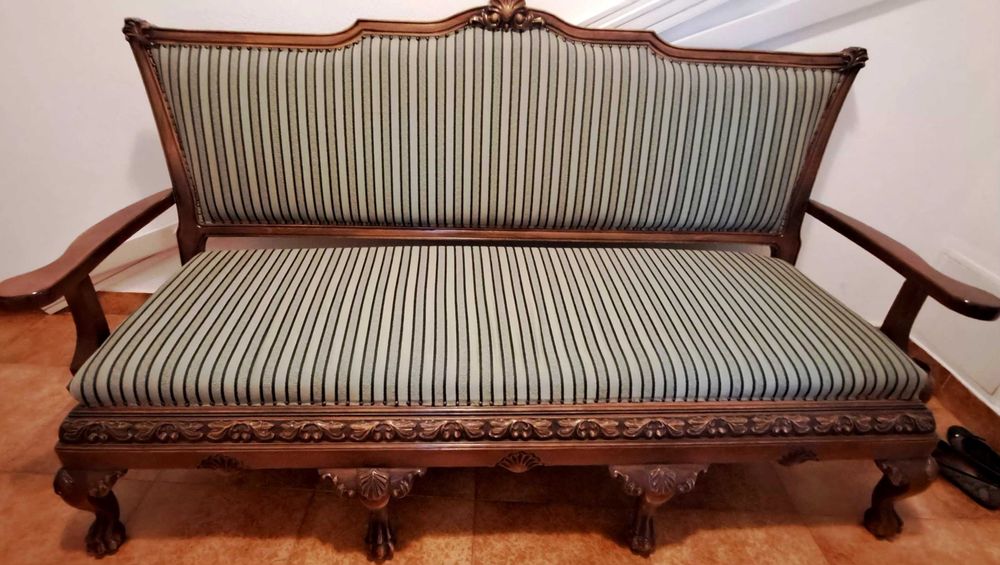 Mobilier clasic din mahon/nuc, masiv, sculptat manual