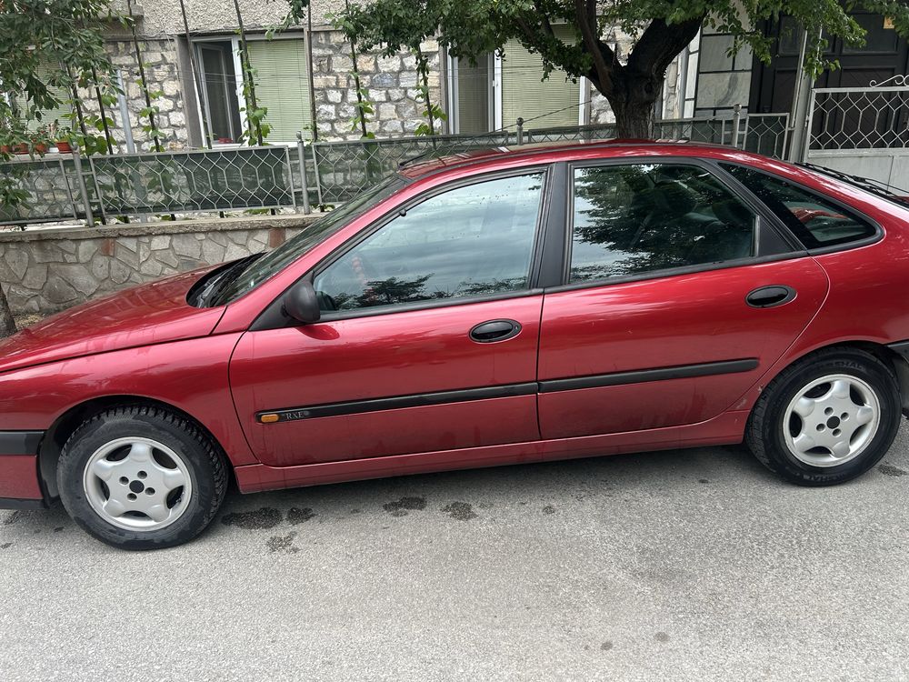 Продавам Renault Laguna