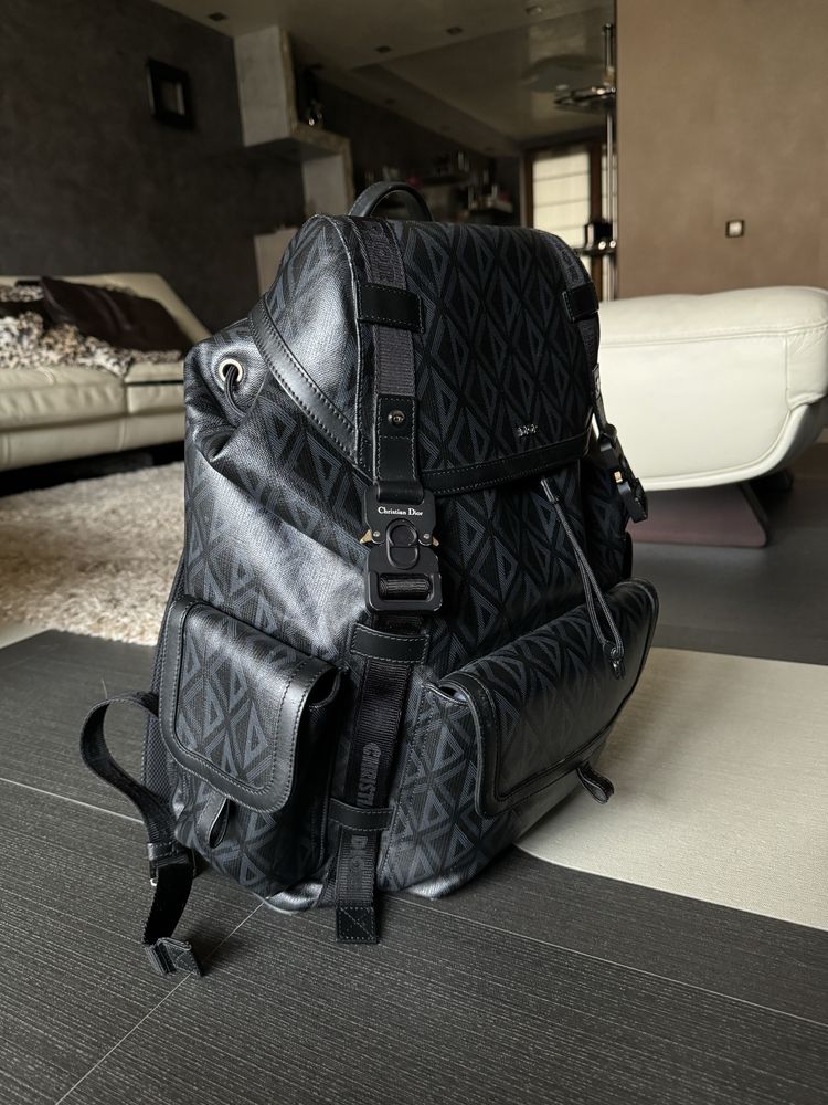 100% оригинална Large Dior Hit The Road Backpack