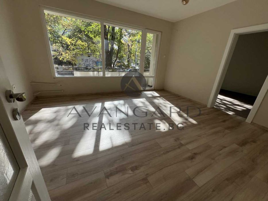 Продава се Тристаен апартамент в Пловдив, Център - 86 кв.м за 1512 €/кв.м - Снимка #1