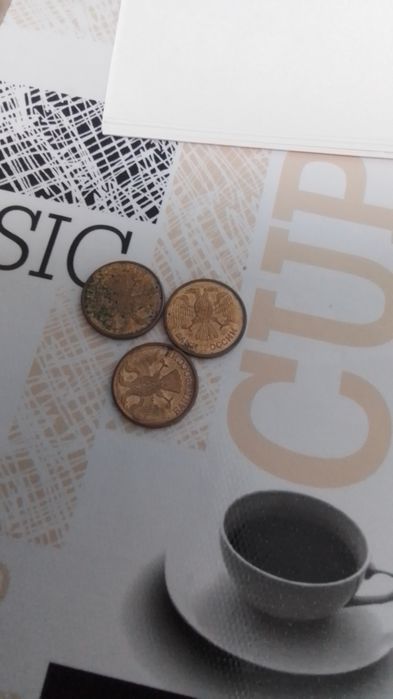 Продам 3 монеты номиналом 1 рубль 1992 года