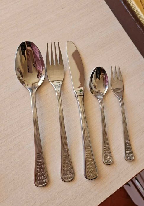 Нови български прибори за хранене в луксозна кожена кутия, 30 части