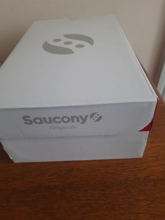 Vând adidași Saucony originals