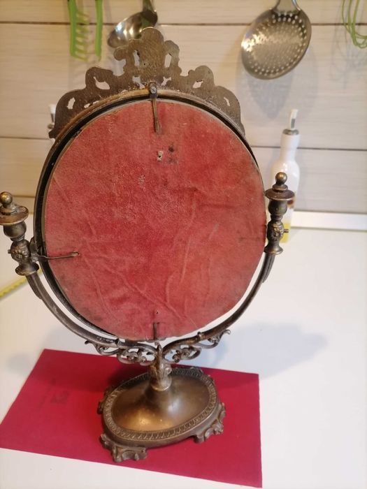 Oglinda cu rama și suport din bronz