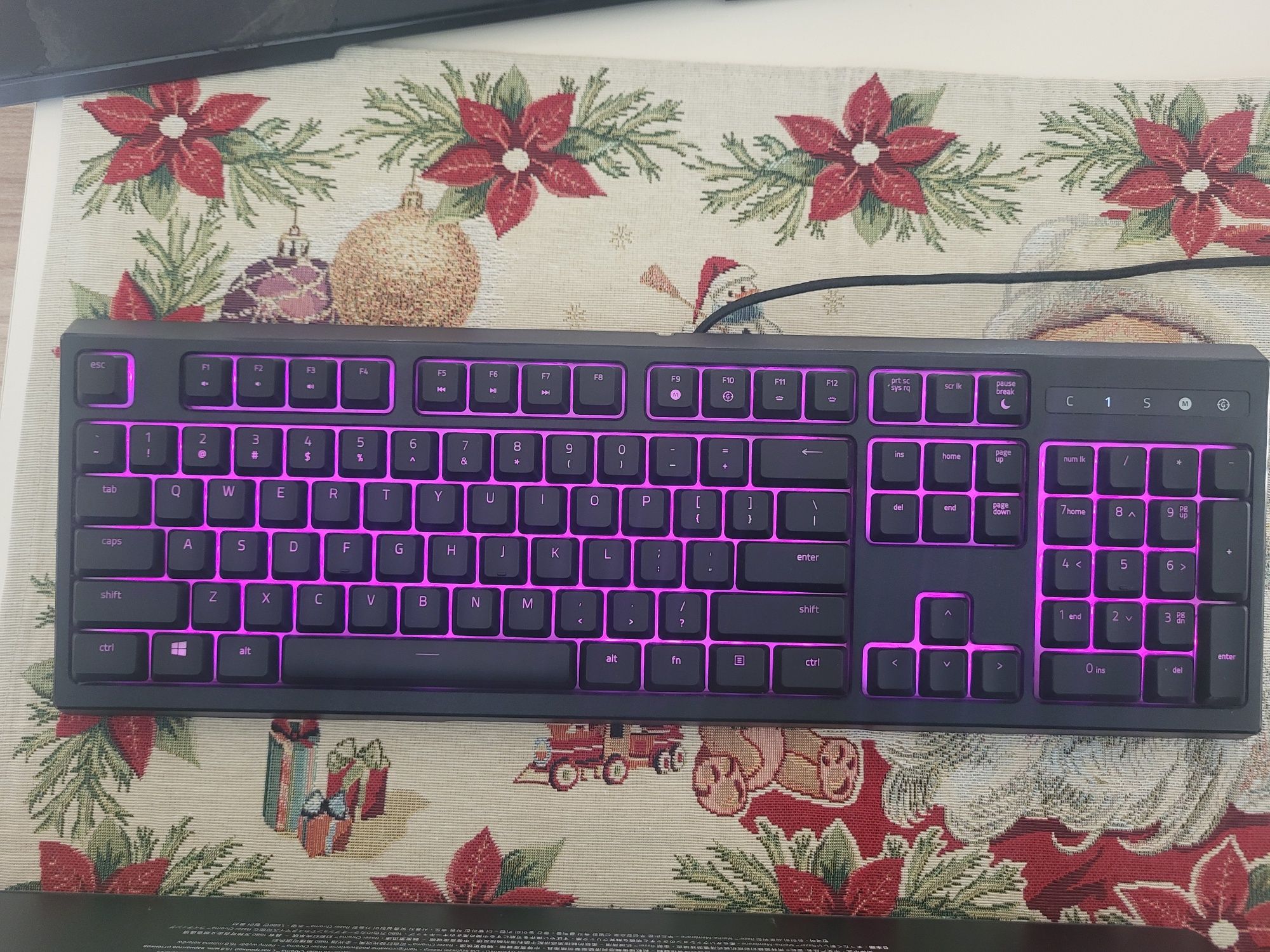 Геймърска клавиатура Razer Ornata Chroma v1