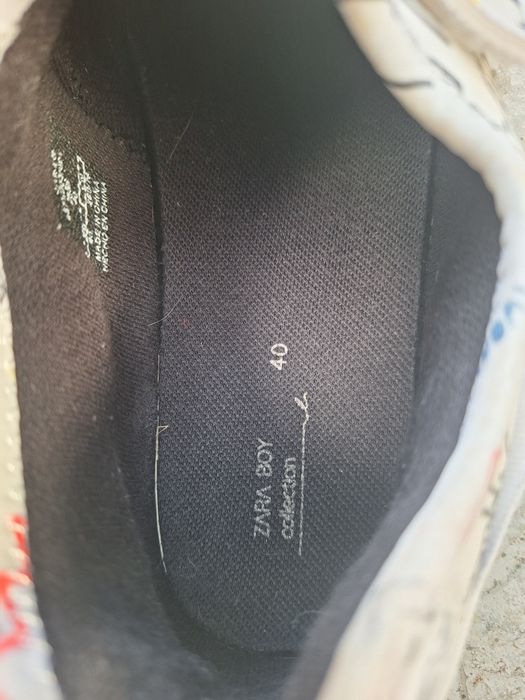 Adidași Zara Boys (grafiti)