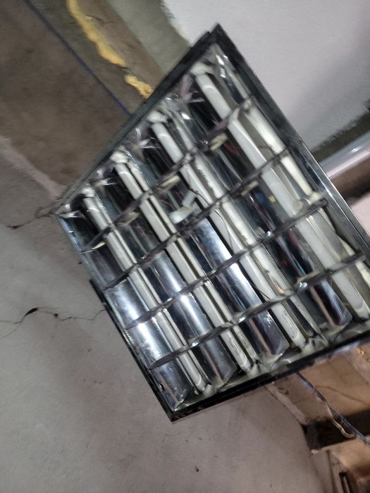 Светильники для гаража отдам