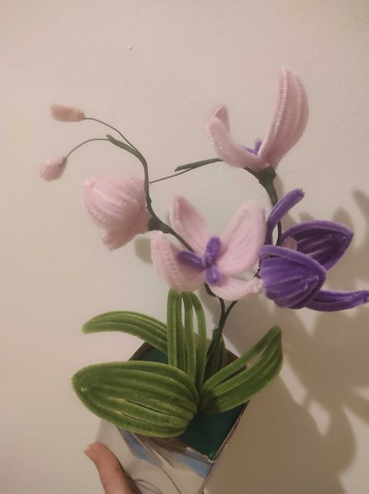 Ornament floral lucrat manual,orhidee