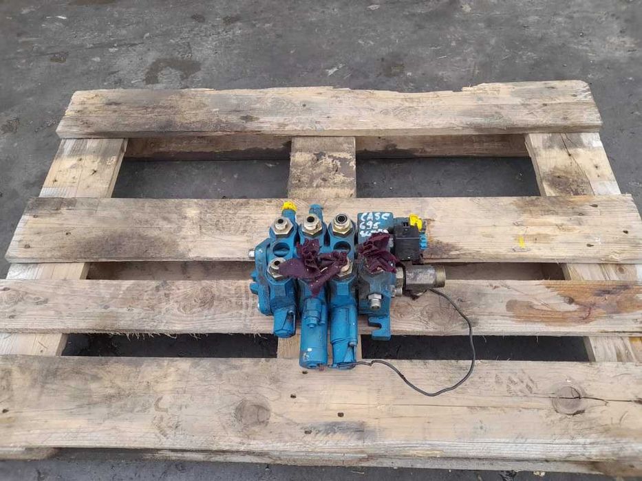 Distribuitor hidraulic buldoexcavator Case 580 , 595 , 695 Super R