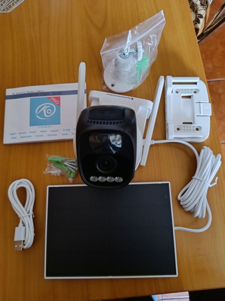 Cameră supraveghere cu panou solar cu cartelă SIM inclusa și card memo