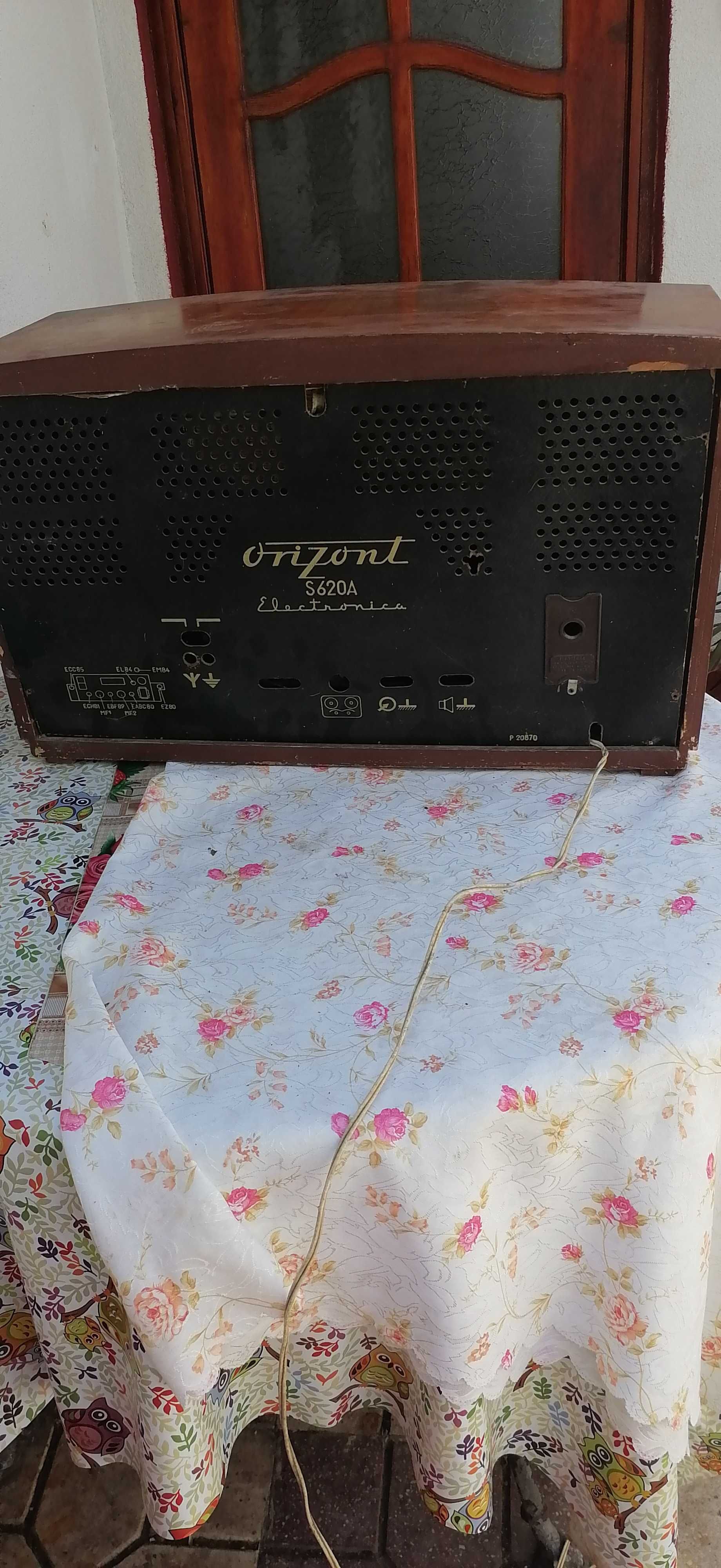 radio  orizont  cu  lampi  anul 1962  pret 200 lei
