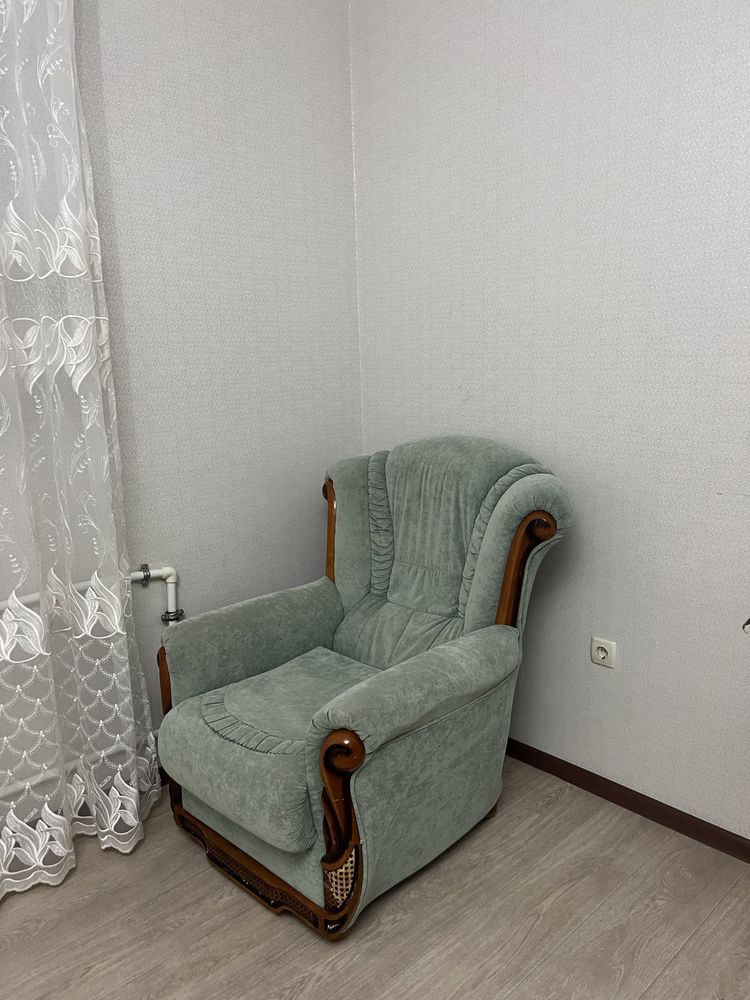 Продам бу диван и два кресла