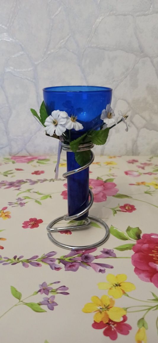 Подсвечник из синего стекла .