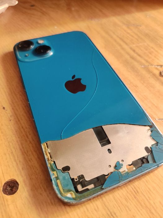 Vand iphone 13 spate spart in rest functional