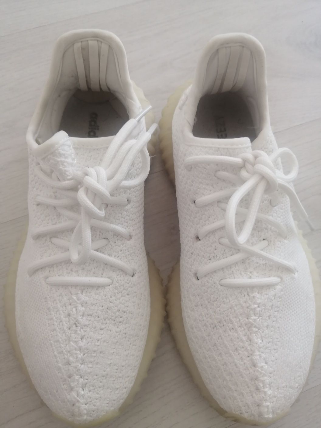 Продаются кроссовки Adidas yeezy