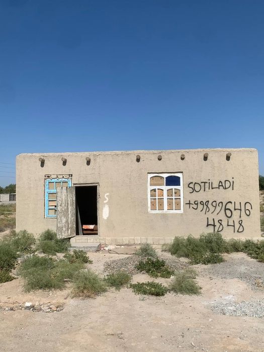 Kumushkon  domlari oldida uy sotiladi