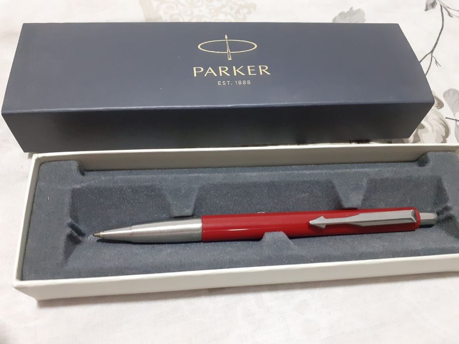 Pix Parker nou in cutie