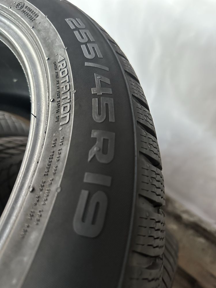 255/45/19 Nokian dot24 4броя
