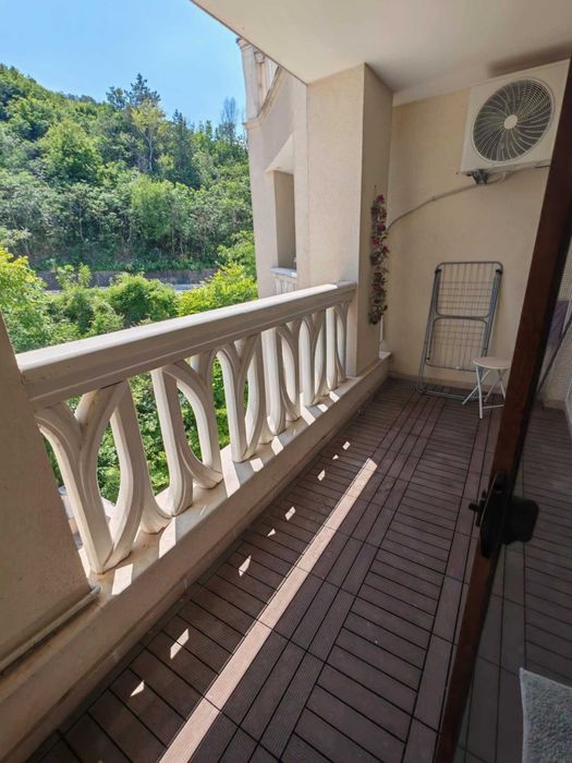 Уникален тристаен апартамент на 1 линия море