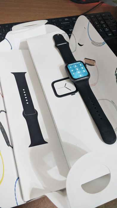 Apple Watch 4, 44 мм