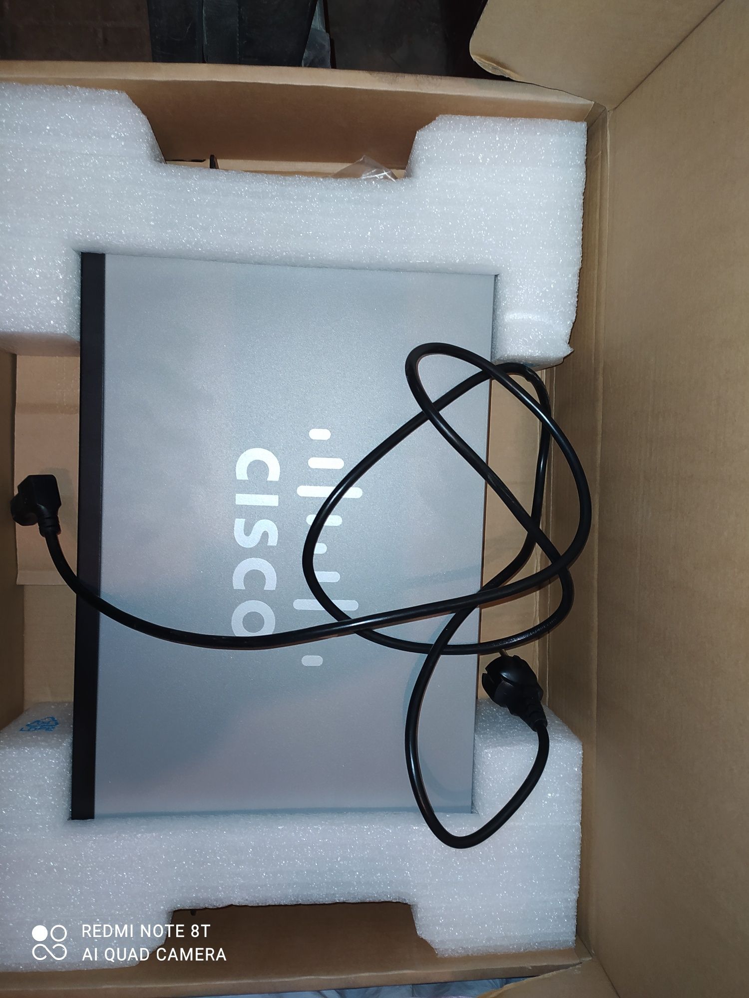 Cisco хъб SF-200 -24 switch