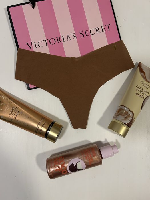 Victoria`s Secret нови оригинални дамски бикини тип прашки M размер