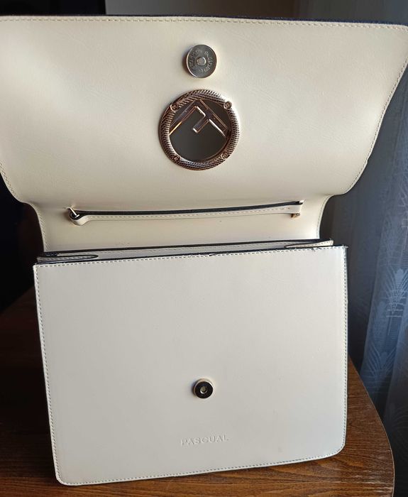 Кремава дамска чанта