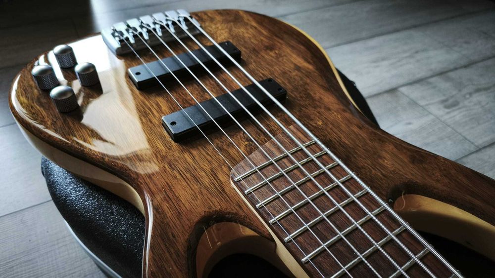 Chitara Bass 6 corzi Weller circuit activ Made in Korea