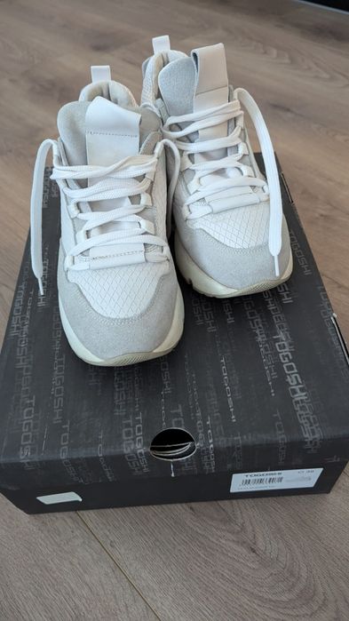 Дамски сникърси TOGOSHI /бели/