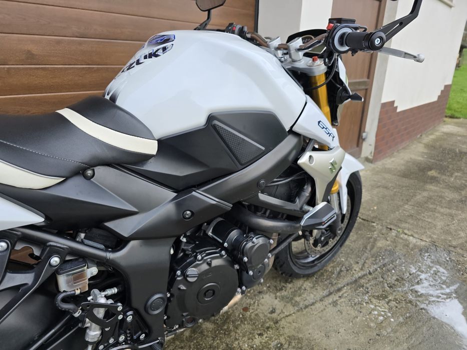 Suzuki Gsr 750 - A2(Yoshimura-Black&White)