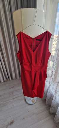 Елегантна рокля в червен цвят