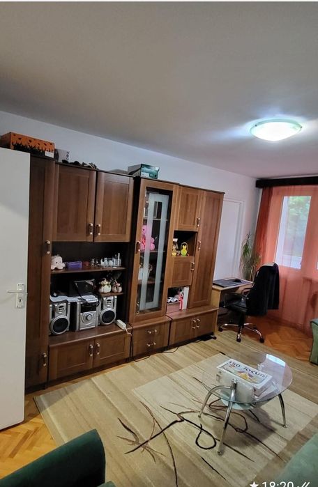 Închiriez apartament