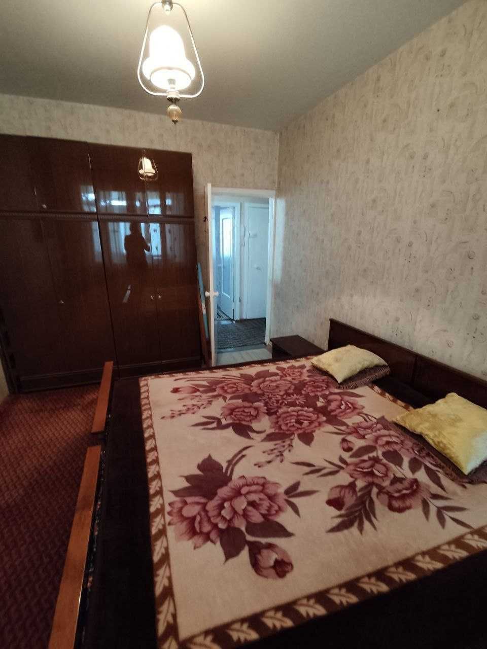 Срочно сотилади 2 хона 5 этаж  ислом Каримов кучаси