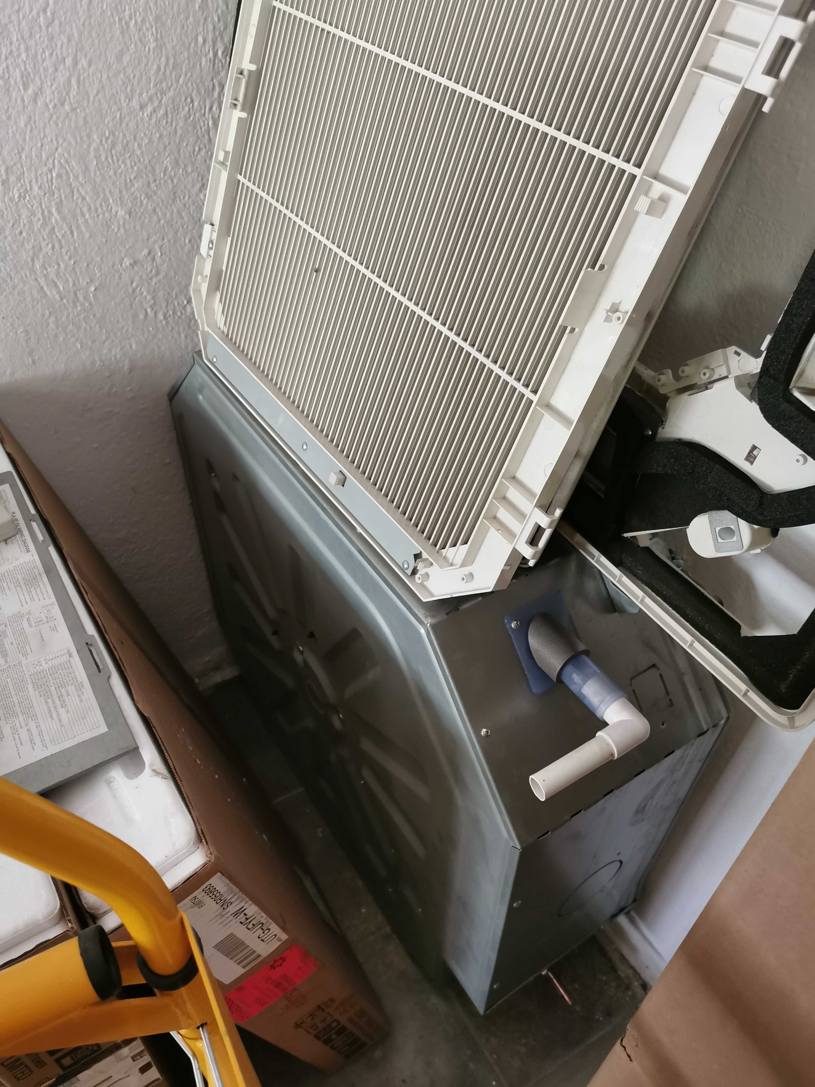 3 броя касетачни климатици Mitsubishi и Fujitsu