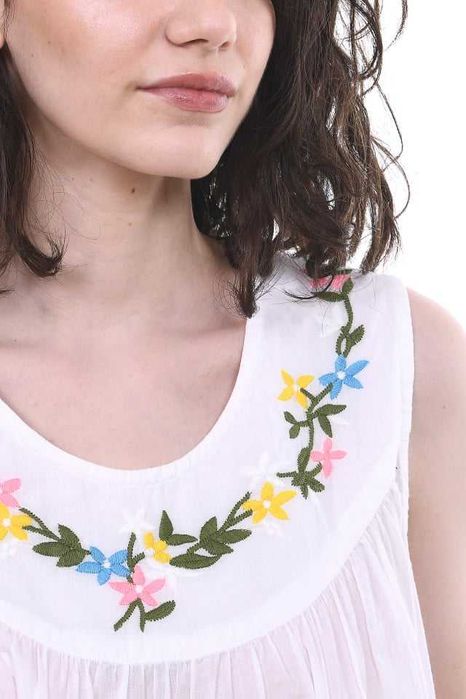 Camasa de noapte culoarea alb, cu broderie florala pe piept Bumbac