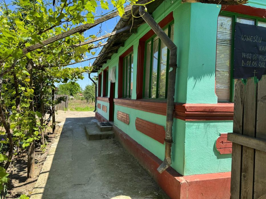 Casa de vanzare Comuna Ulmu Sat Mohreanu curte 1225mp