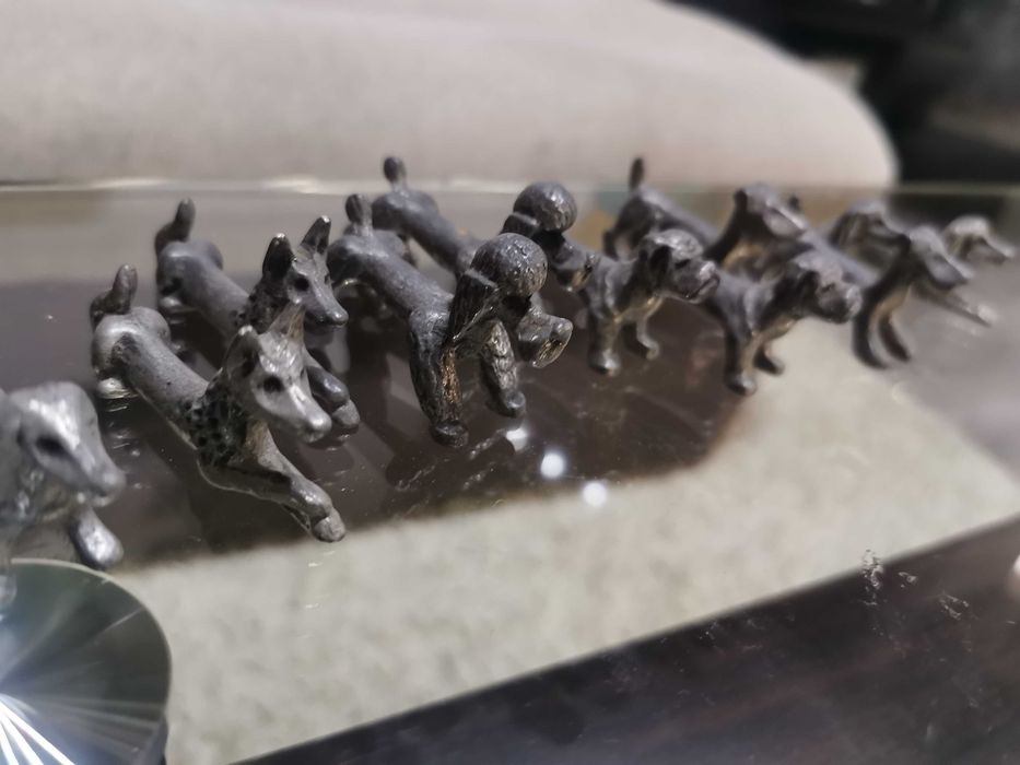 Figurine caini din Etain