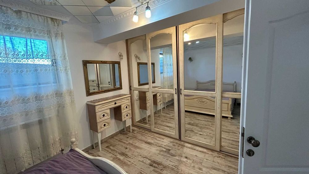 Inchiriez apartament de 135 mp cu grădină, 3 locuri paracre- 800E/luna