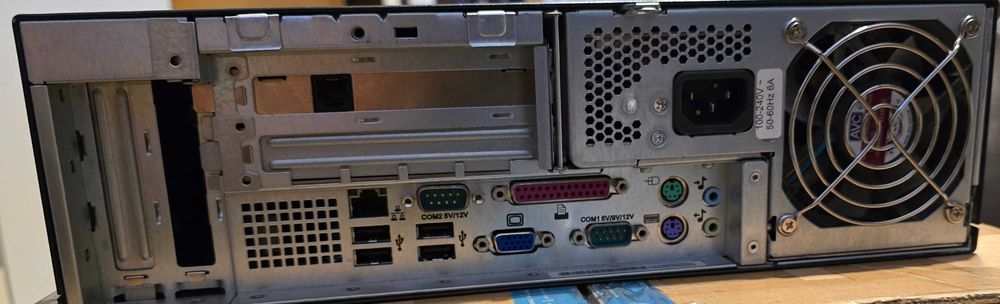 Компютър -  HP rp5700 Small Form Factor (SFF)